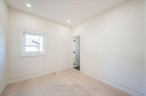 Photo 21 at 16 Mulberry Crescent, Oakwood Village, Toronto