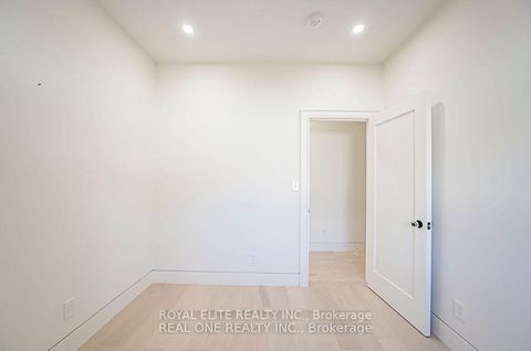 Photo 22 at 16 Mulberry Crescent, Oakwood Village, Toronto