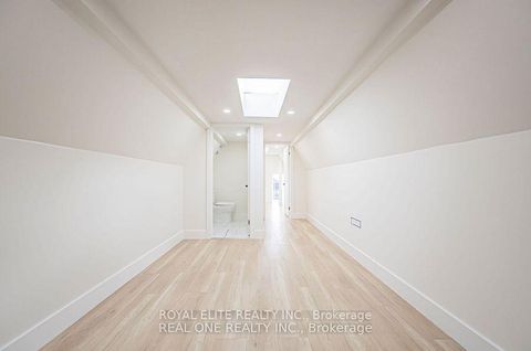 Photo 23 at 16 Mulberry Crescent, Oakwood Village, Toronto