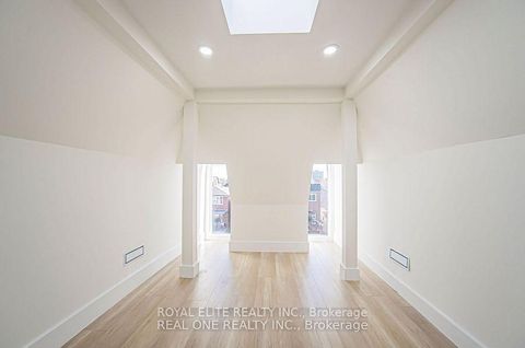 Photo 24 at 16 Mulberry Crescent, Oakwood Village, Toronto