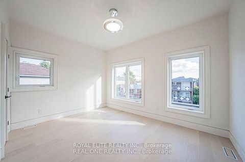 Photo 27 at 16 Mulberry Crescent, Oakwood Village, Toronto
