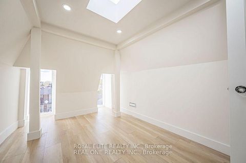 Photo 31 at 16 Mulberry Crescent, Oakwood Village, Toronto