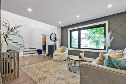 Photo 2 at 3 Averdon Crescent, Donalda, Toronto