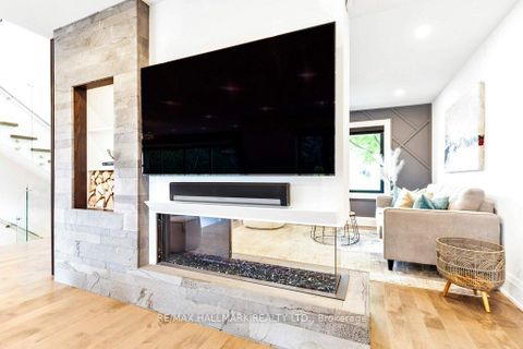 Photo 6 at 3 Averdon Crescent, Donalda, Toronto