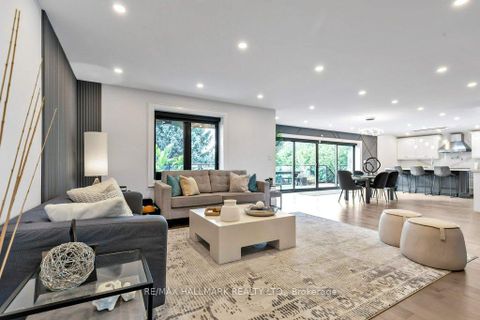 Photo 7 at 3 Averdon Crescent, Donalda, Toronto