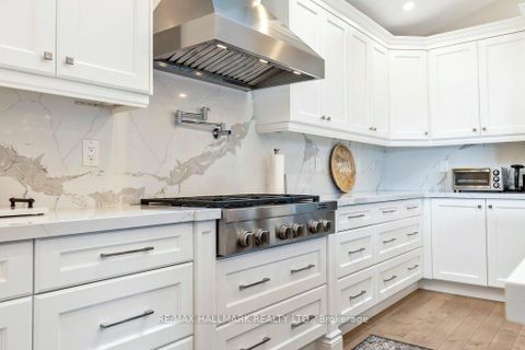 Photo 10 at 3 Averdon Crescent, Donalda, Toronto