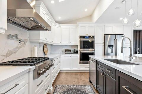 Photo 11 at 3 Averdon Crescent, Donalda, Toronto