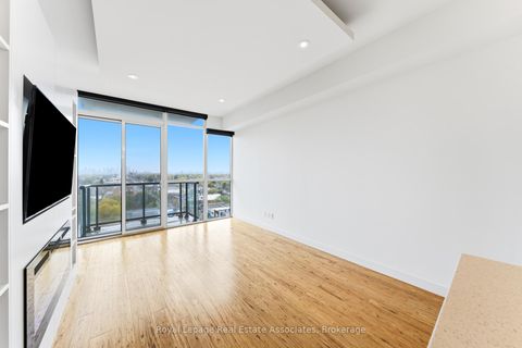 Photo 7 at 915 - 2055 Danforth Avenue, Woodbine Corridor, Toronto