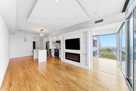 Photo 8 at 915 - 2055 Danforth Avenue, Woodbine Corridor, Toronto