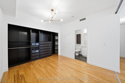 Photo 13 at 915 - 2055 Danforth Avenue, Woodbine Corridor, Toronto