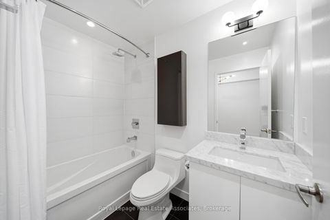 Photo 14 at 915 - 2055 Danforth Avenue, Woodbine Corridor, Toronto