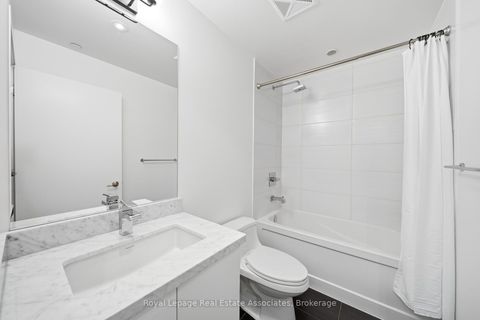 Photo 19 at 915 - 2055 Danforth Avenue, Woodbine Corridor, Toronto