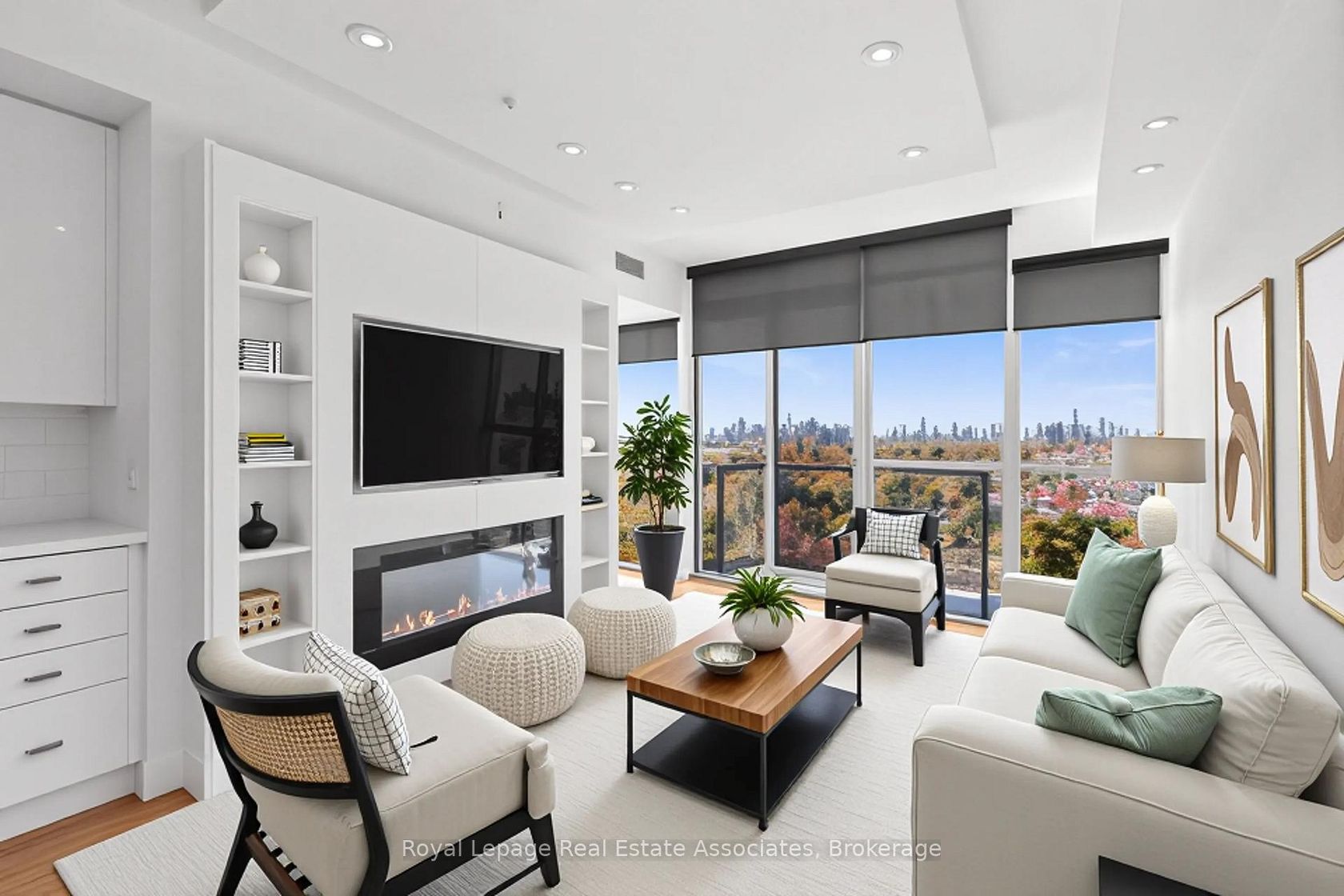 915 - 2055 Danforth Avenue, Woodbine Corridor, Toronto photo 1