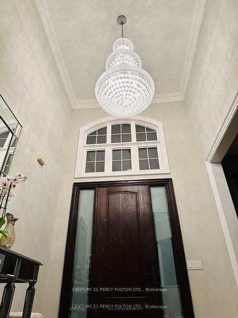 Photo 4 at 19 Sir Giancarlo Court, Patterson, Vaughan