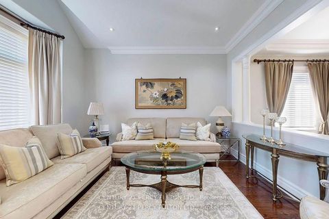 Photo 10 at 19 Sir Giancarlo Court, Patterson, Vaughan