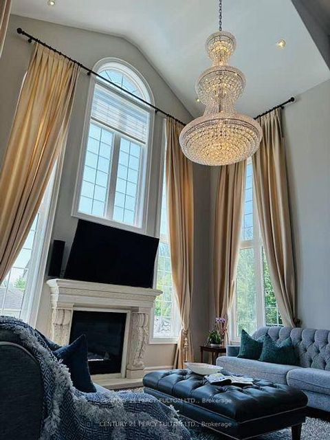 Photo 13 at 19 Sir Giancarlo Court, Patterson, Vaughan