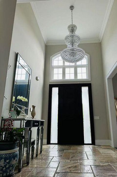 Photo 19 at 19 Sir Giancarlo Court, Patterson, Vaughan