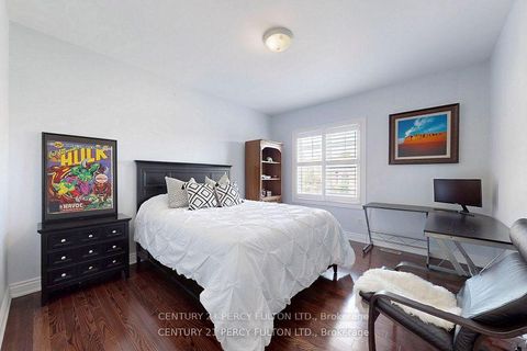 Photo 23 at 19 Sir Giancarlo Court, Patterson, Vaughan