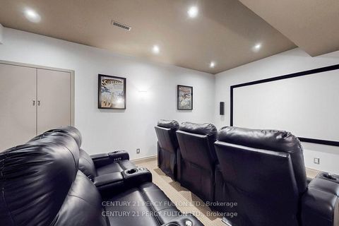 Photo 32 at 19 Sir Giancarlo Court, Patterson, Vaughan