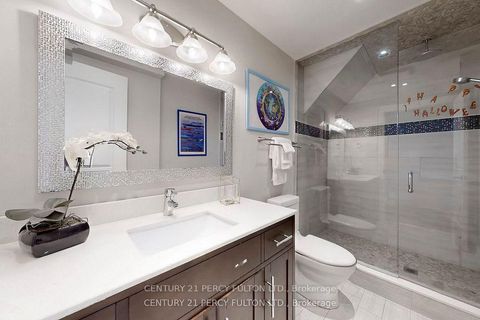 Photo 34 at 19 Sir Giancarlo Court, Patterson, Vaughan