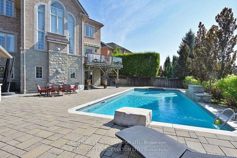 Photo 38 at 19 Sir Giancarlo Court, Patterson, Vaughan