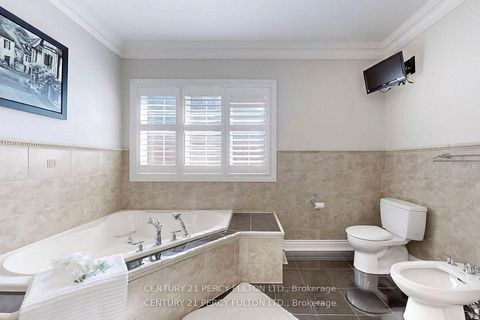 Photo 47 at 19 Sir Giancarlo Court, Patterson, Vaughan