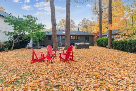 Photo 34 at 89 Holyrood Avenue, SW Southwest, Oakville