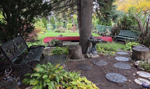 Photo 3 at 1 Aintree Court, Alderwood, Toronto