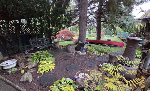 Photo 4 at 1 Aintree Court, Alderwood, Toronto