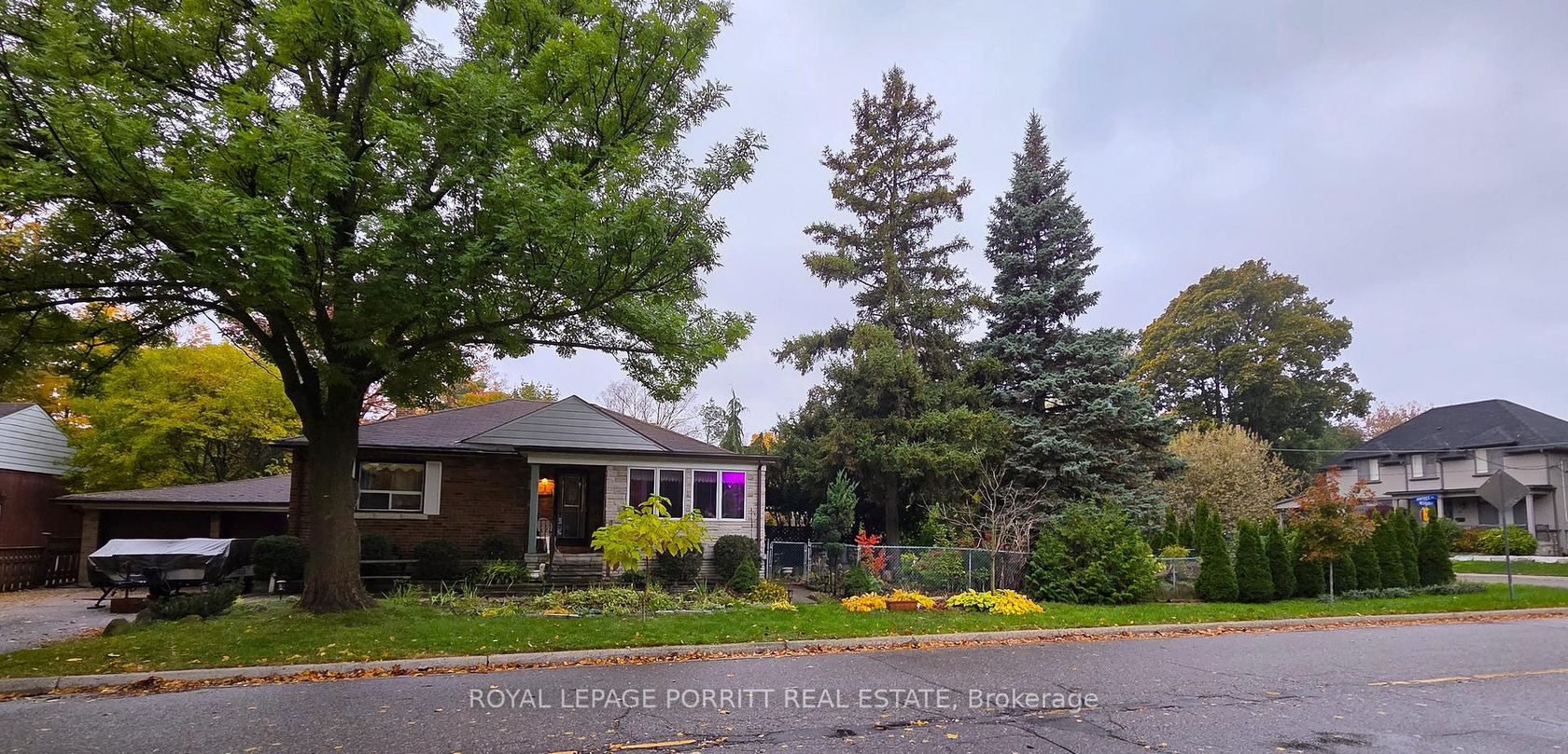 1 Aintree Court, Alderwood, Toronto 