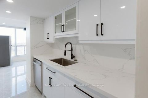 Photo 5 at 1405 - 3 Rowntree Road, Jamestown, Toronto