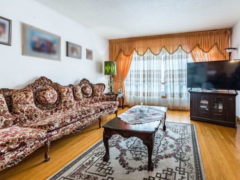 Photo 4 at 126 Spruce Avenue, South Richvale, Richmond Hill