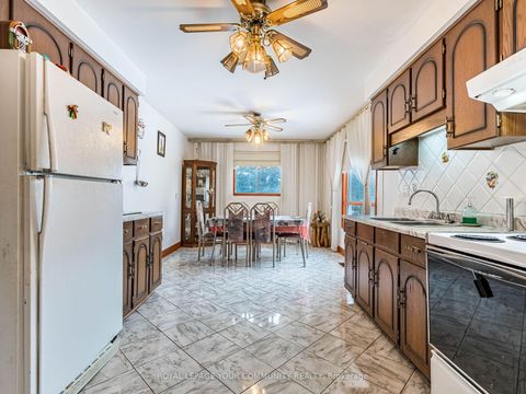 Photo 7 at 126 Spruce Avenue, South Richvale, Richmond Hill