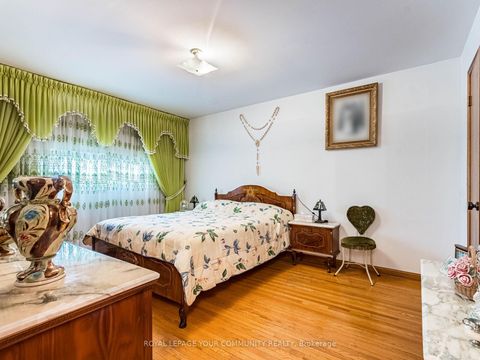 Photo 8 at 126 Spruce Avenue, South Richvale, Richmond Hill