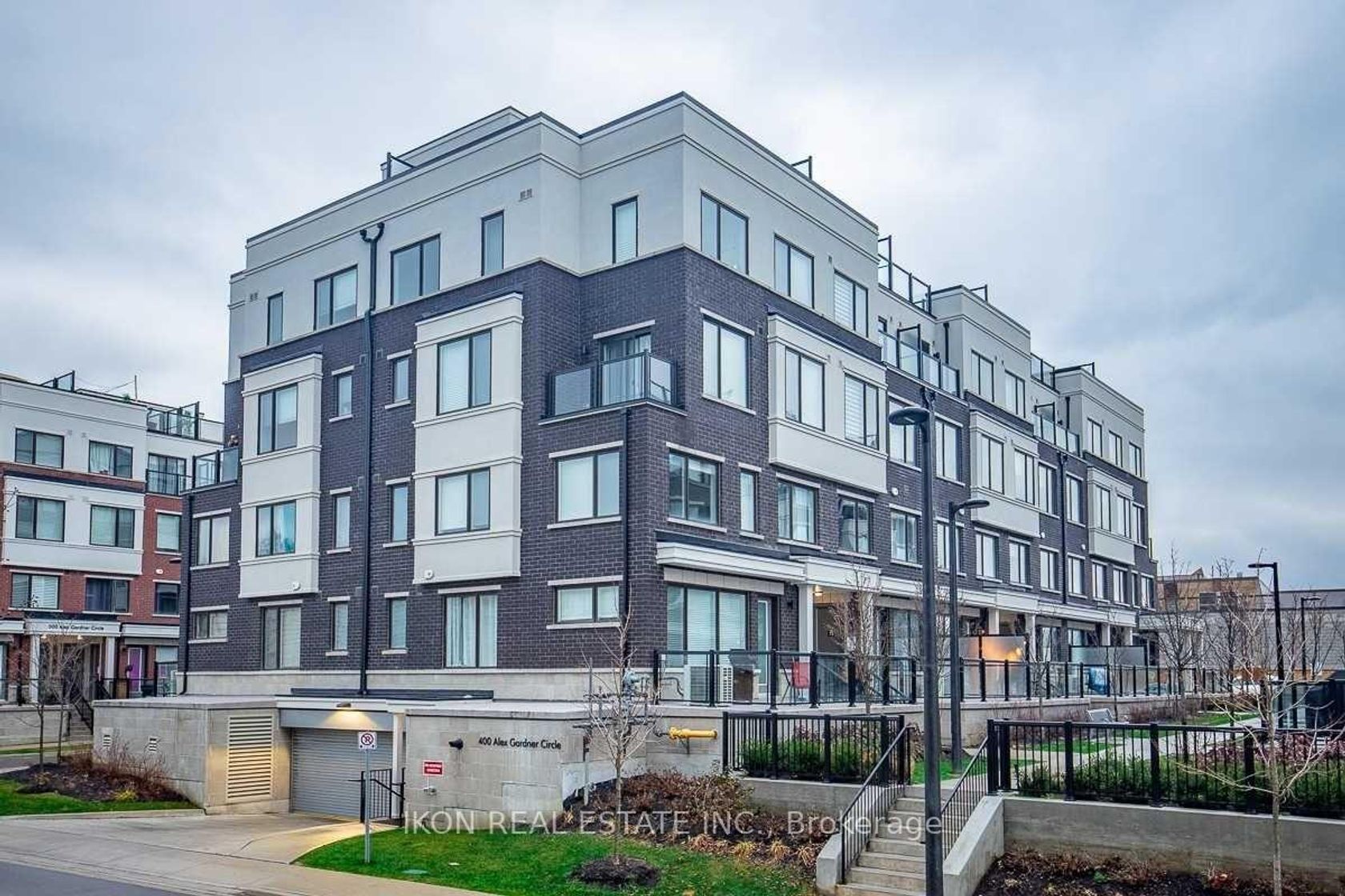 68 - 400 Alex Gardner Circle, Aurora Village, Aurora 