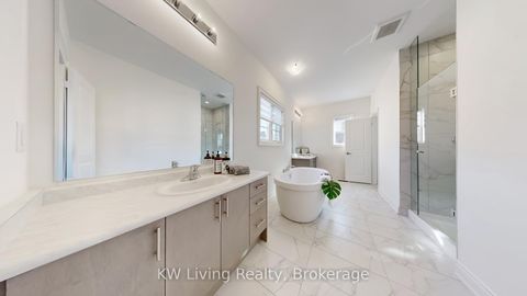 Photo 45 at 70 Current Drive, Rural Richmond Hill, Richmond Hill