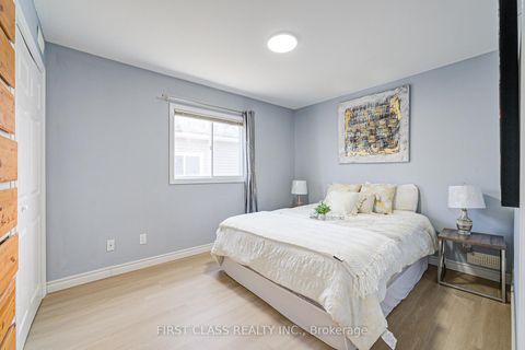 Photo 11 at 17 Willowbank Avenue, Oak Ridges Lake Wilcox, Richmond Hill