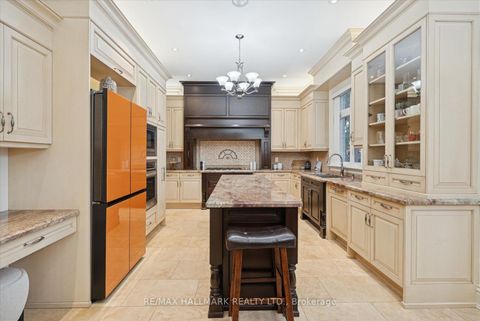 Photo 8 at 7 Toscanini Road, Oak Ridges, Richmond Hill