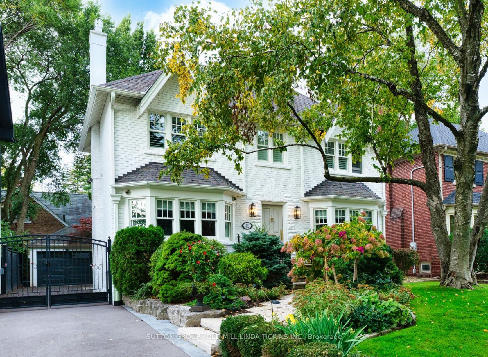 42 Brentwood Road N, Kingsway South, Toronto 