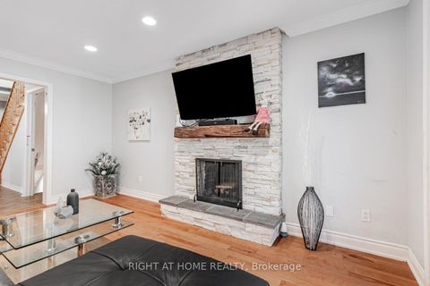 Photo 11 at 16 Marchwood Crescent, Harding, Richmond Hill