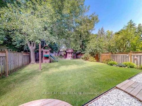 Photo 31 at 16 Marchwood Crescent, Harding, Richmond Hill