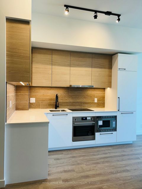 Photo 3 at 721 - 1050 Eastern Avenue, The Beaches, Toronto