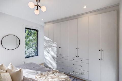 Photo 13 at 732 Adelaide Street W, Niagara, Toronto