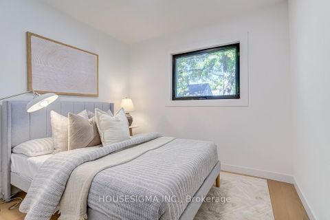 Photo 18 at 732 Adelaide Street W, Niagara, Toronto