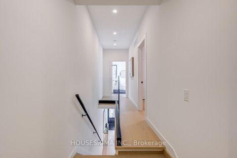 Photo 21 at 732 Adelaide Street W, Niagara, Toronto