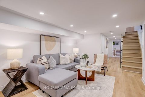 Photo 24 at 732 Adelaide Street W, Niagara, Toronto