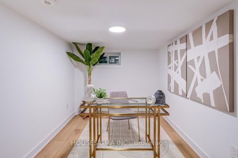 Photo 25 at 732 Adelaide Street W, Niagara, Toronto