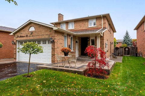 Photo 3 at 53 Mathewson Street, Maple, Vaughan