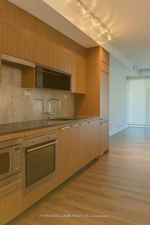 Photo 16 at 506 - 90 Queens Wharf Road, Waterfront Communities C1, Toronto