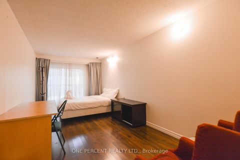 Photo 10 at 22 Mintwood Drive, Steeles, Toronto